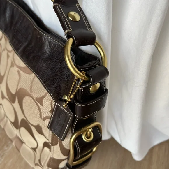 Coach Shoulder Bag. Excellent used condition. - Picture 3 of 6